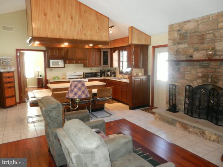 5950 4 Point Road Bethel, PA 19507 - Photo 5 of 23 Gallery Image 5