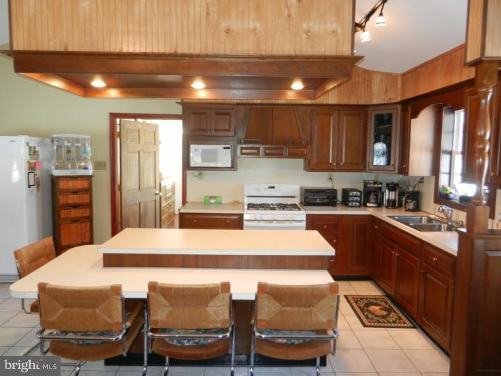 5950 4 Point Road Bethel, PA 19507 - Photo 6 of 23 Gallery Image 6