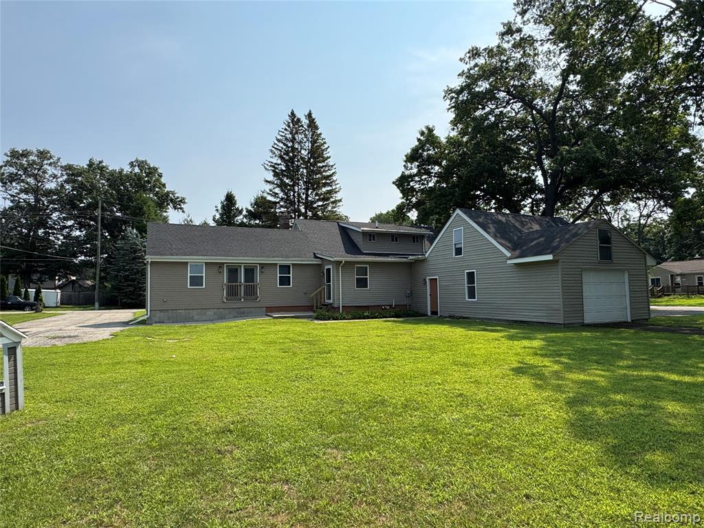 300 Plumstead Road Waterford, MI 48327 - Photo 3 of 4 Gallery Image 3