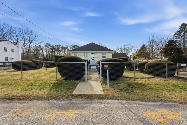 $599,000 | 92 Apple Street, Brentwood, NY 11717