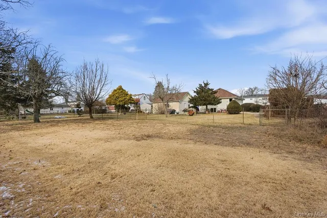 $599,000 | 92 Apple Street, Brentwood, NY 11717