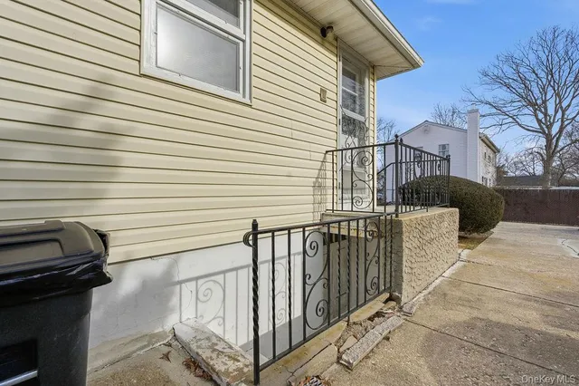 $599,000 | 92 Apple Street, Brentwood, NY 11717