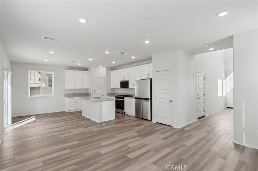 29527 Via Cosecha Temecula, CA 92591 - Photo 6 of 35 a view of kitchen with wooden floor and electronic appliances