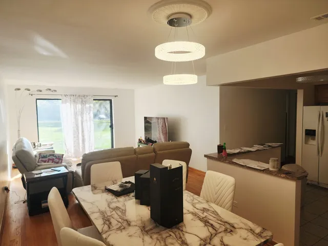 $300,000 | 1026 Castilian Court, Unit 113, Glenview, IL 60025