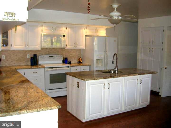 35 Waterview Road West Chester, PA 19380 - Photo 21 of 25 Kitchen