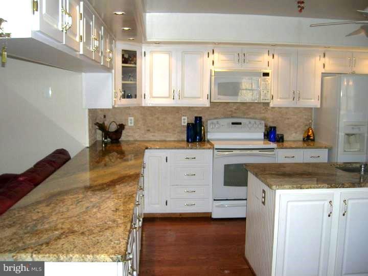 35 Waterview Road West Chester, PA 19380 - Photo 22 of 25 Kitchen