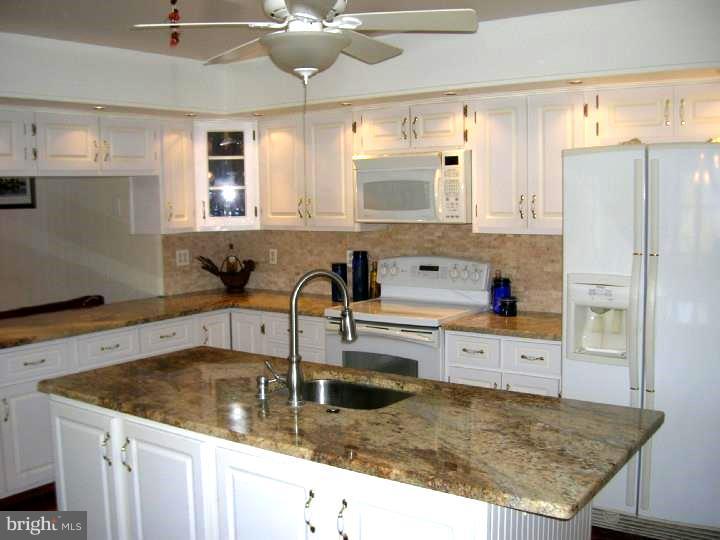 35 Waterview Road West Chester, PA 19380 - Photo 23 of 25 Kitchen