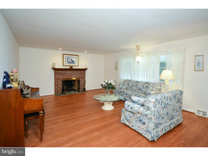 35 Waterview Road West Chester, PA 19380 - Photo 4 of 25 Living Room