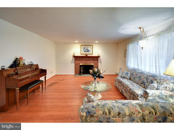 35 Waterview Road West Chester, PA 19380 - Photo 8 of 25 Living Room