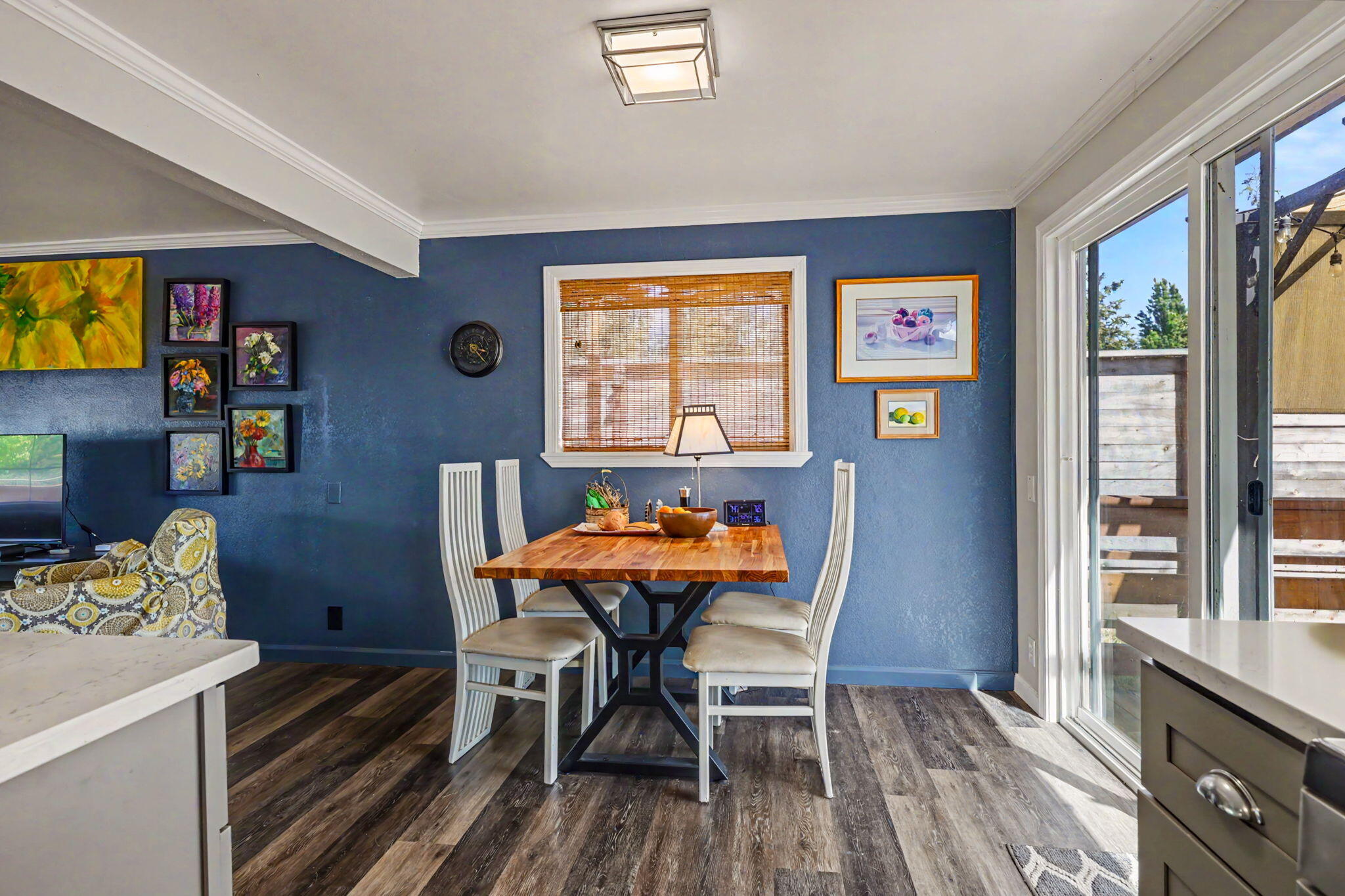 145 Highway 234 Eagle Point, OR 97524 - Photo 9 of 43 a view of a dining room with furniture window and outside view