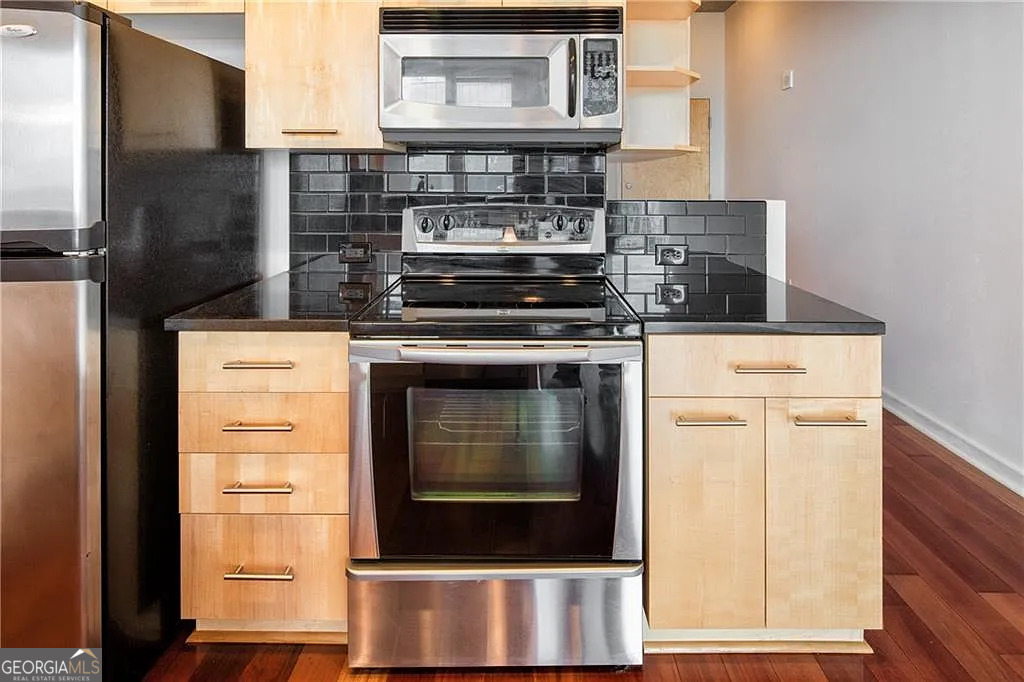 3324 Peachtree Road Northeast, Unit 2713 Atlanta, GA 30326 - Photo 5 of 29 a stove top oven sitting inside of a kitchen