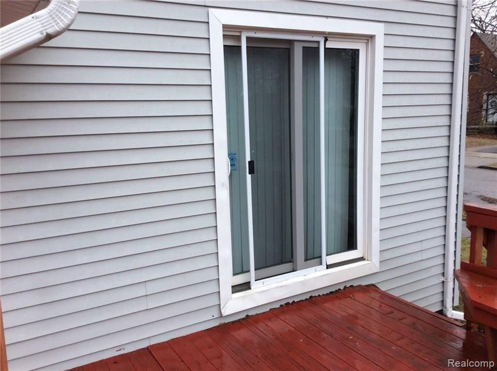 3 Utica Road Pontiac, MI 48341 - Photo 5 of 17