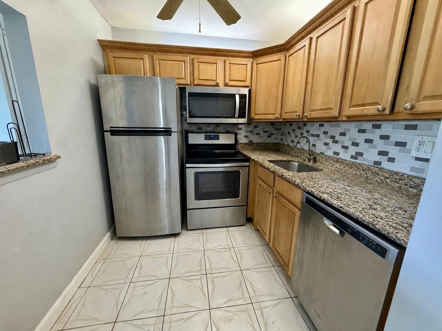 261 Suffolk F Boca Raton, FL 33434 - Photo 4 of 12 7