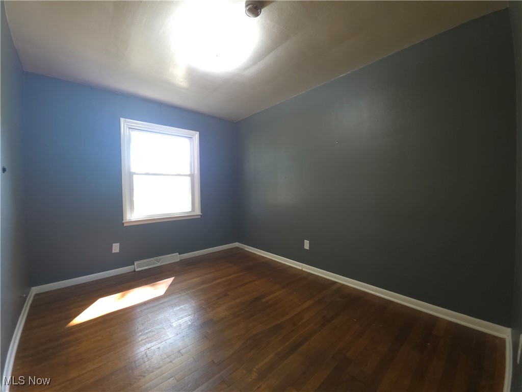 3154 Jefferson Road Ashtabula, OH 44004 - Photo 14 of 31 Front Middle Bedroom