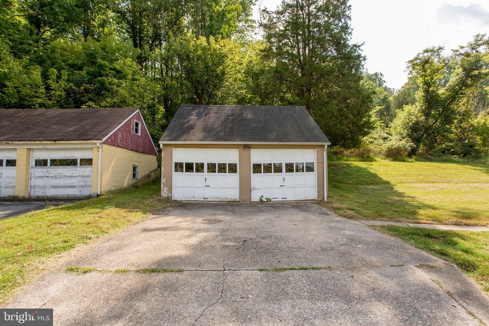 54 Mt Joy Road Milford, NJ 08848 - Photo 34 of 43 Garage & Drive