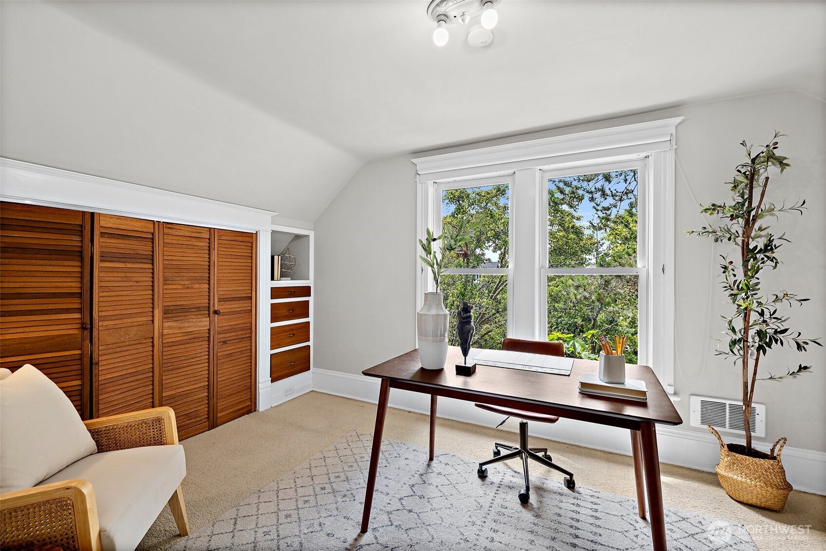 734 North 75th Street Seattle, WA 98103 - Photo 21 of 33