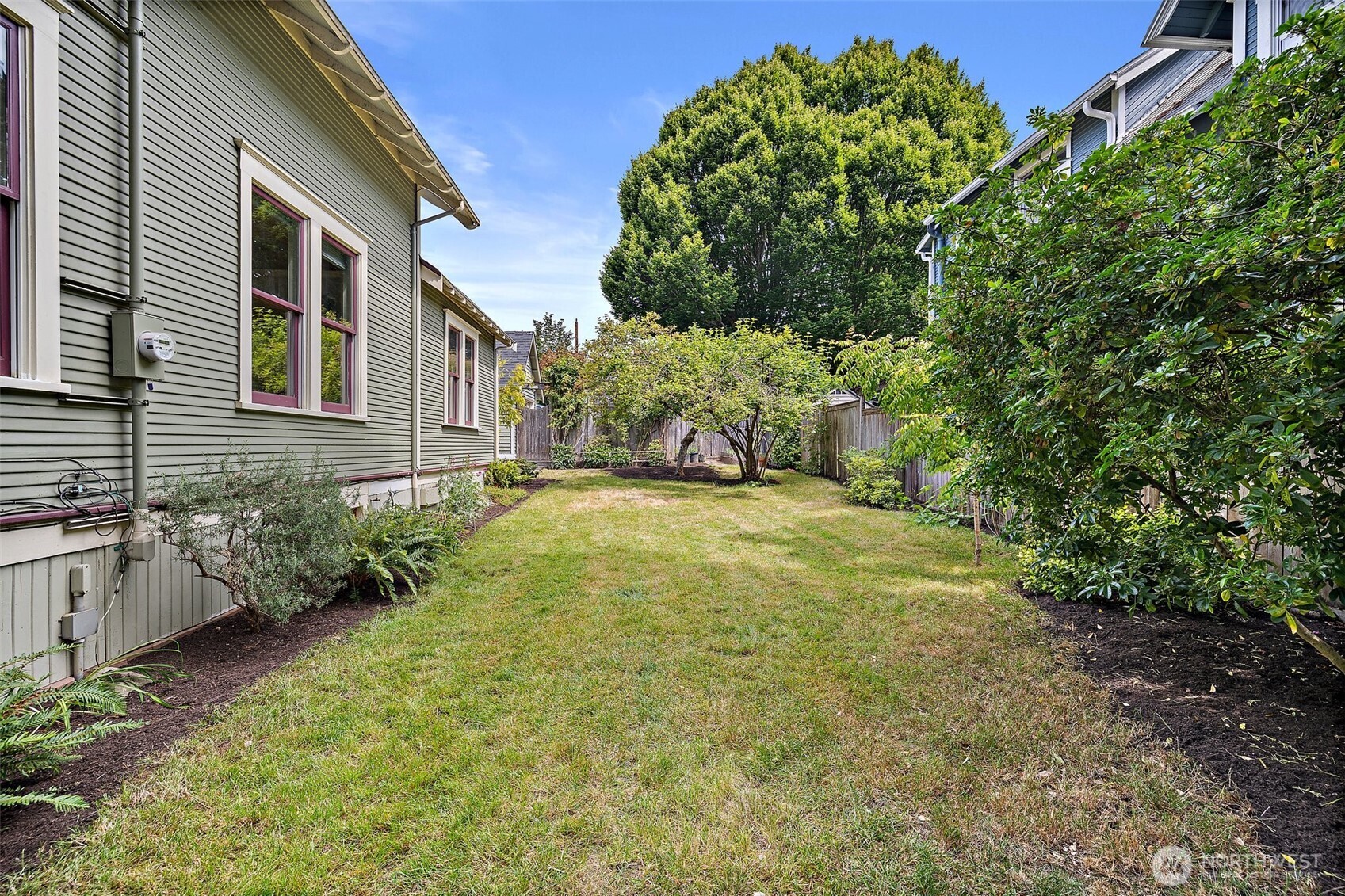 734 North 75th Street Seattle, WA 98103 - Photo 26 of 33