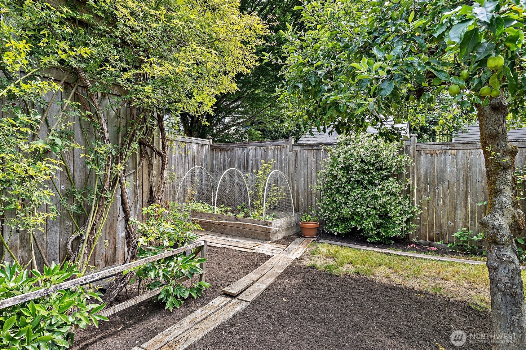 734 North 75th Street Seattle, WA 98103 - Photo 30 of 33