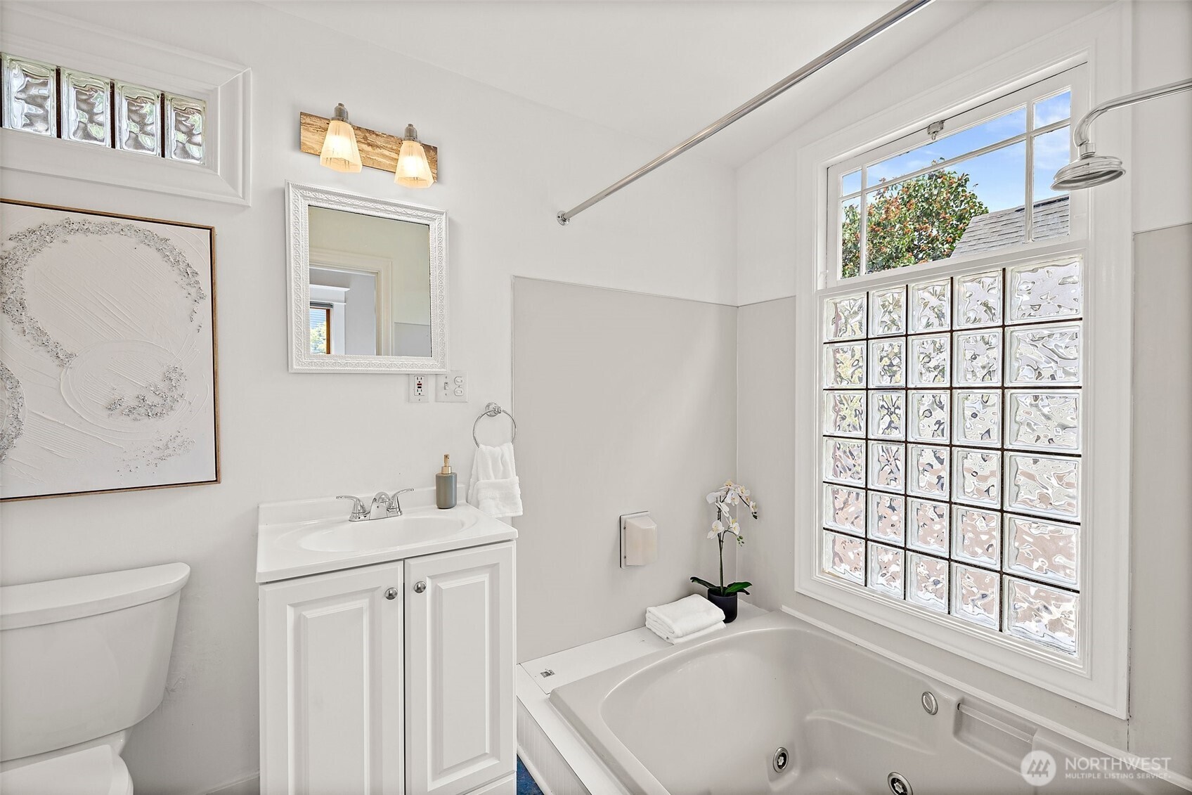 734 North 75th Street Seattle, WA 98103 - Photo 9 of 33