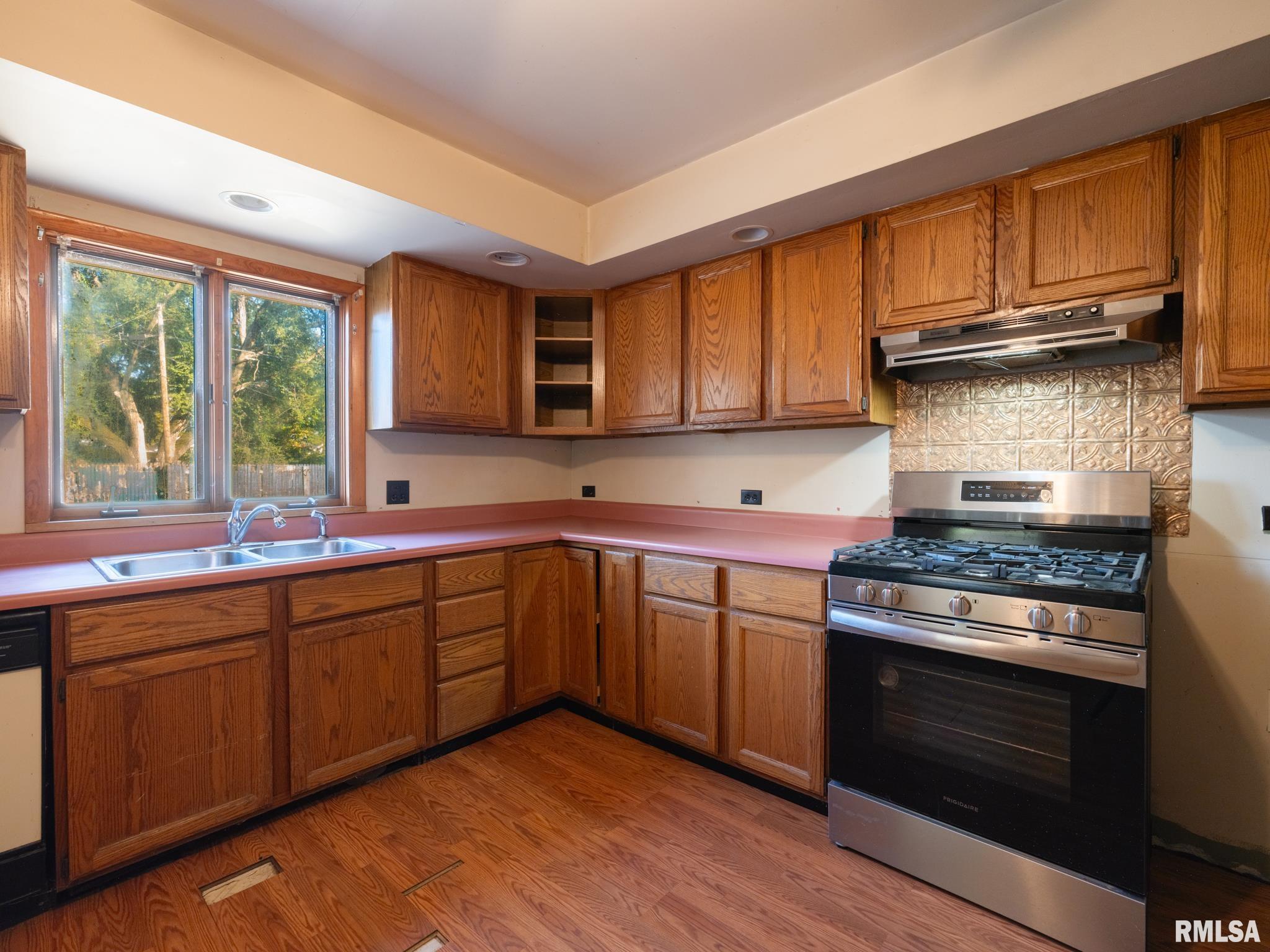 900 South Warren Street Peoria, IL 61605 - Photo 14 of 54