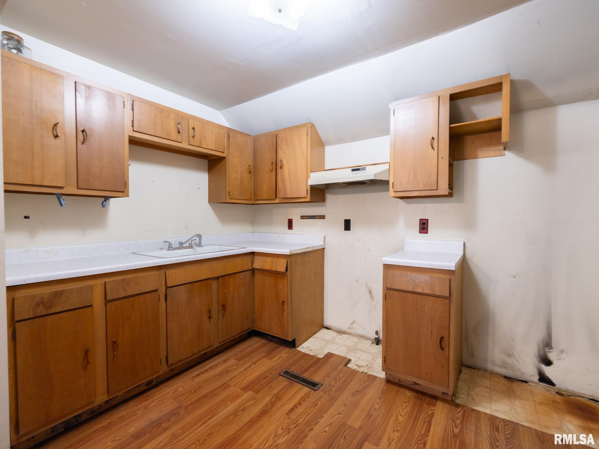 900 South Warren Street Peoria, IL 61605 - Photo 25 of 54