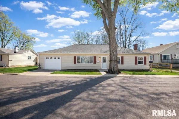 $106,500 | 1408 Charlotte Street, Pekin, IL 61554