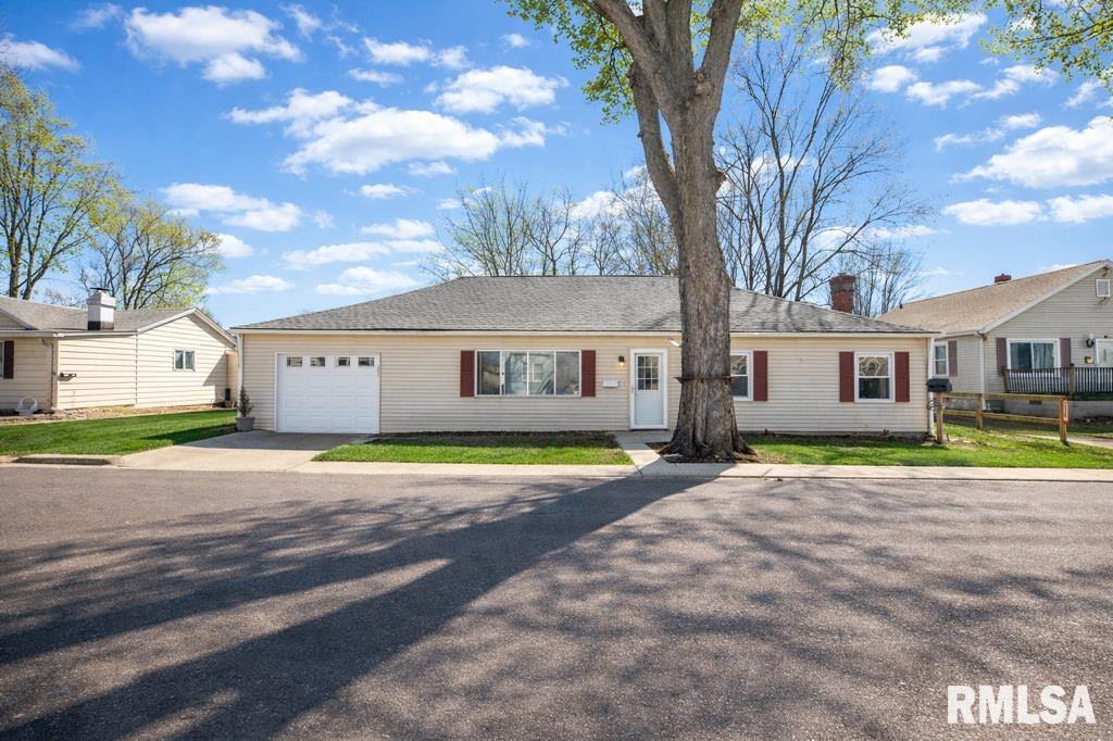 1408 Charlotte Street Pekin, IL 61554 - Photo 1 of 39