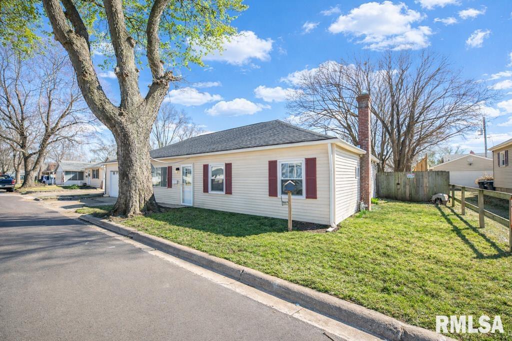 1408 Charlotte Street Pekin, IL 61554 - Photo 2 of 39