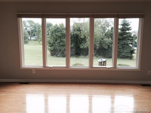 1091 Covington Pl Drive Rochester Hills, MI 48309 - Photo 2 of 16