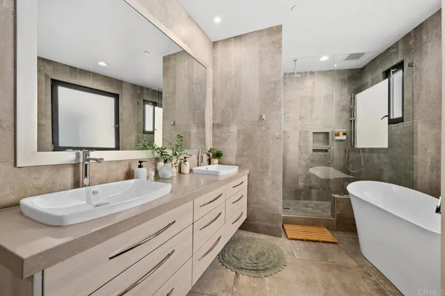 $2,195,000 | 907 South Tremont Street, Oceanside, CA 92054