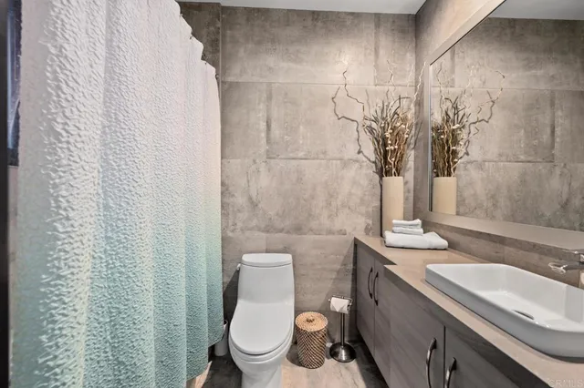 $2,195,000 | 907 South Tremont Street, Oceanside, CA 92054