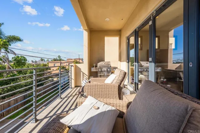 $2,195,000 | 907 South Tremont Street, Oceanside, CA 92054