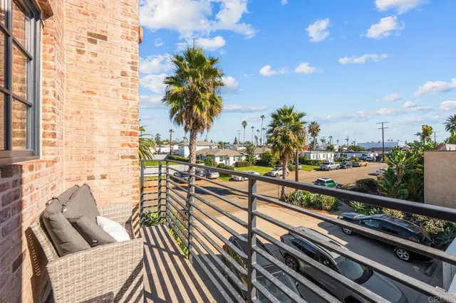 $2,195,000 | 907 South Tremont Street, Oceanside, CA 92054