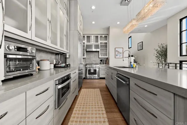 $2,195,000 | 907 South Tremont Street, Oceanside, CA 92054