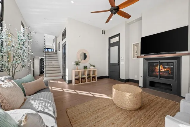 $2,195,000 | 907 South Tremont Street, Oceanside, CA 92054