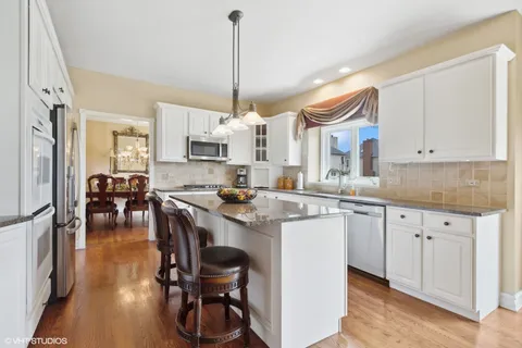 $875,000 | 2208 Sisters Avenue, Naperville, IL 60564