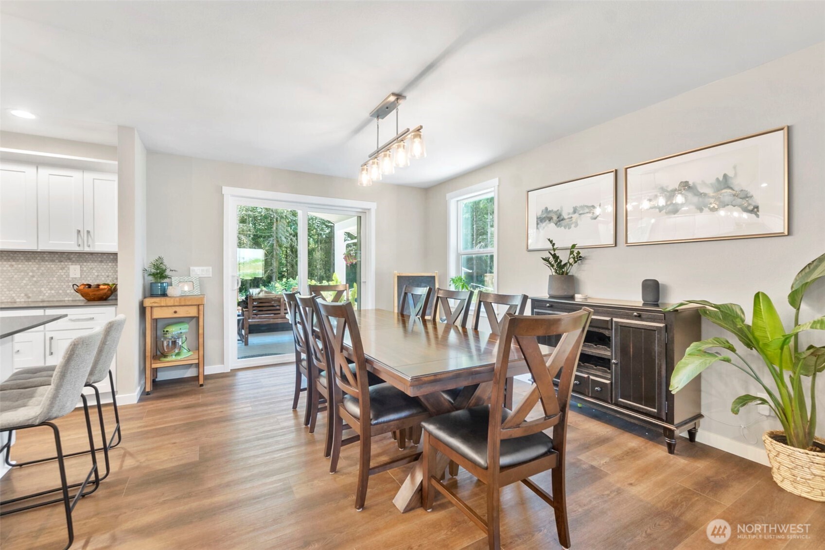 607 Brown Chehalis, WA 98532 - Photo 4 of 31 a view of a dining room with furniture and a window