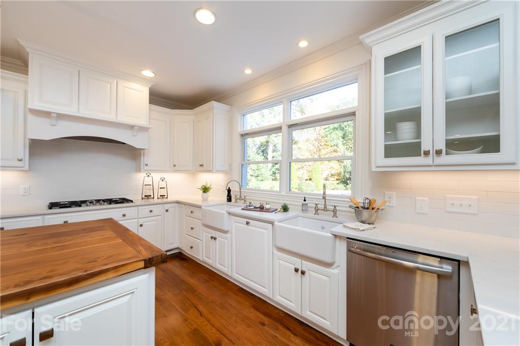 4407 Oglukian Road Charlotte, NC 28226 - Photo 12 of 48 a kitchen with a sink stove and cabinets