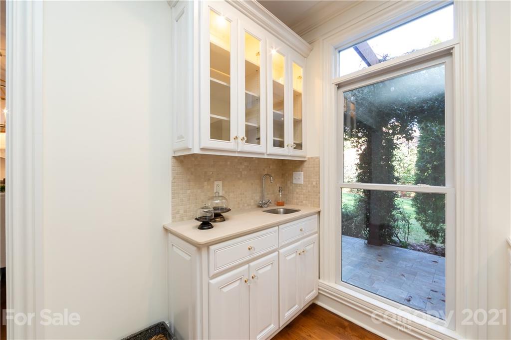 4407 Oglukian Road Charlotte, NC 28226 - Photo 20 of 48 a utility room with washer and dryer