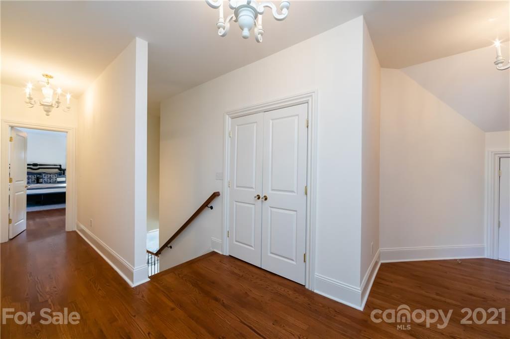 4407 Oglukian Road Charlotte, NC 28226 - Photo 26 of 48 a view of a hallway with interior of the house