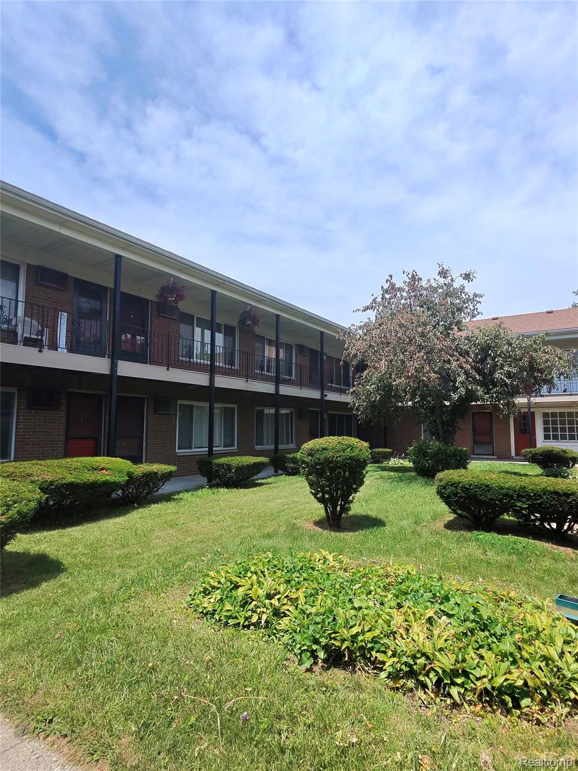 25301 Five Mile Road, Unit 130 Redford, MI 48239 - Photo 13 of 15 photo-10253_singular_display_fullPicture.jpeg