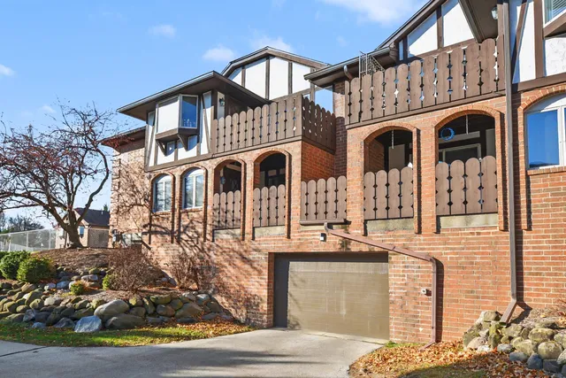 $149,900 | 6575 North Green Bay Avenue, Unit 204, Glendale, WI 53209