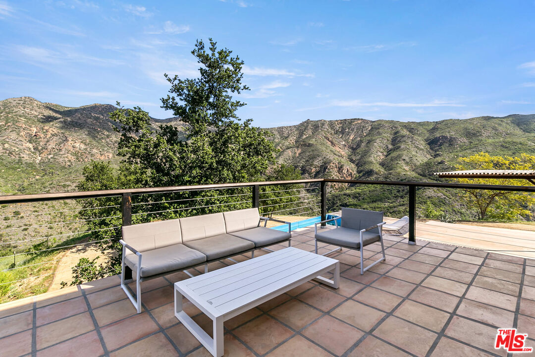 1952 Newell Road Malibu, CA 90265 - Photo 24 of 43