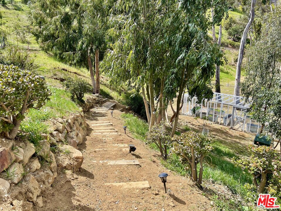 1952 Newell Road Malibu, CA 90265 - Photo 29 of 43