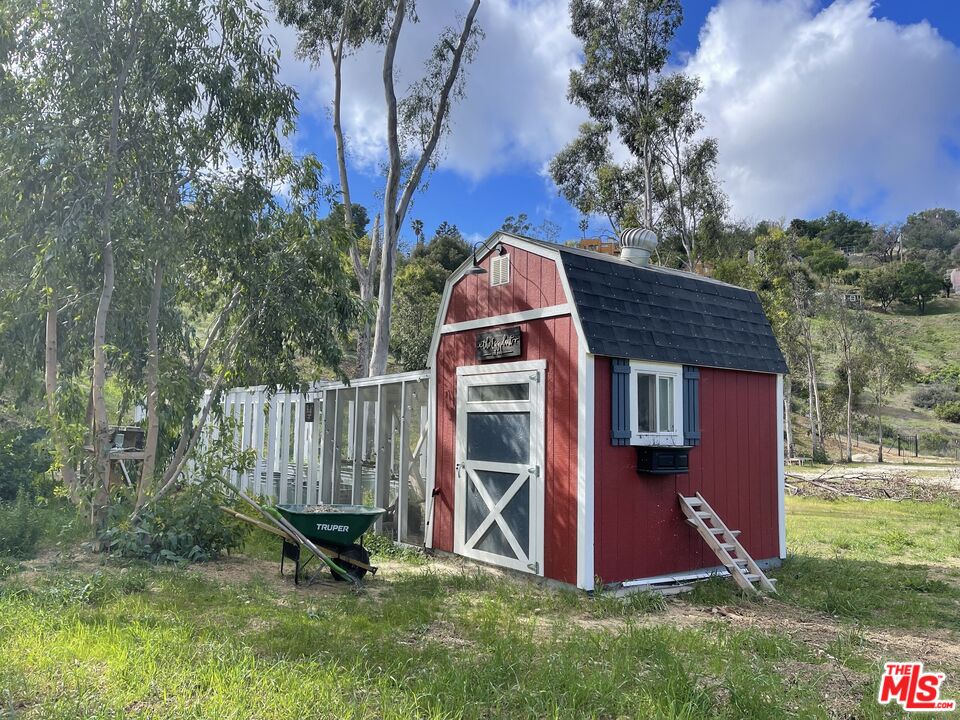 1952 Newell Road Malibu, CA 90265 - Photo 31 of 43