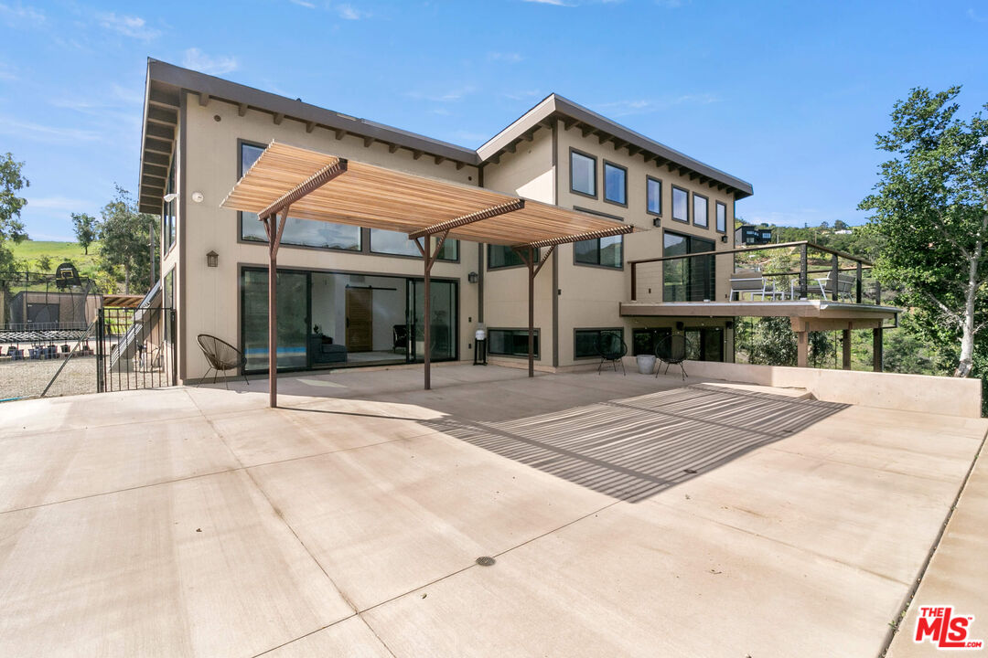 1952 Newell Road Malibu, CA 90265 - Photo 4 of 43