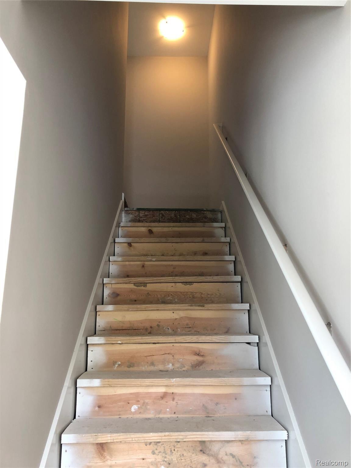 2500 Normandy Road, Unit 68 Royal Oak, MI 48073 - Photo 13 of 27 Main level to bedroom level stairway, home site #68