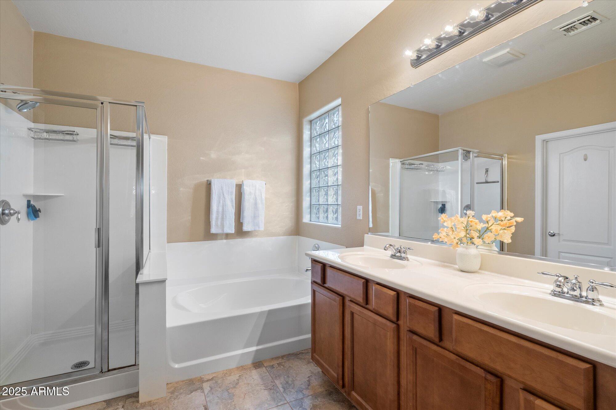 6710 South Seton Avenue Gilbert, AZ 85298 - Photo 23 of 51 a bathroom with a tub sink and mirror