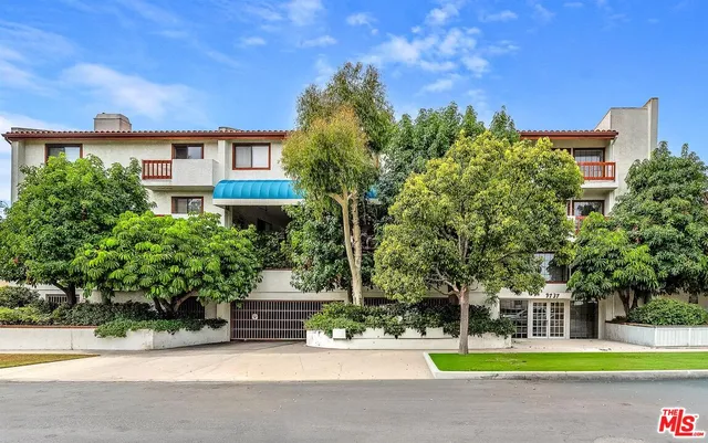 $729,999 | 9737 Charnock Avenue, Unit 4, Los Angeles, CA 90034