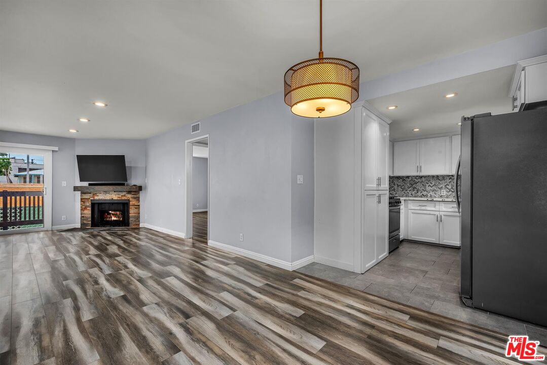 9737 Charnock Avenue, Unit 4 Los Angeles, CA 90034 - Photo 12 of 29